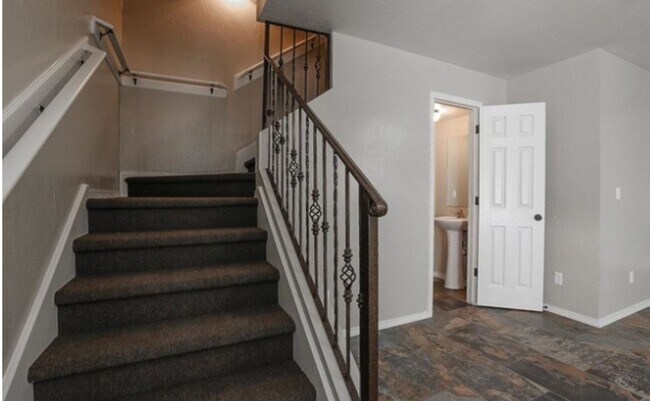 Building Photo - Center Way Apartments Townhomes