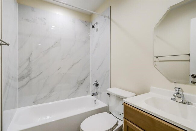 Building Photo - 6212 Alderson St