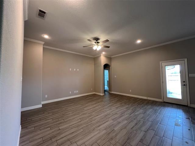 Building Photo - 148 Frank St