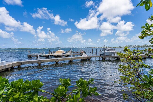 Building Photo - 1643 Brickell Ave