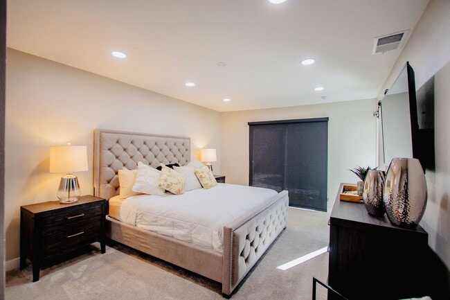 Building Photo - 6287 W Katella Ave