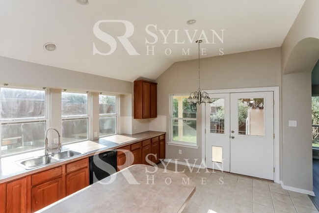 Building Photo - Enjoy living the good life in this 4 bedroom, 2 bathroom home