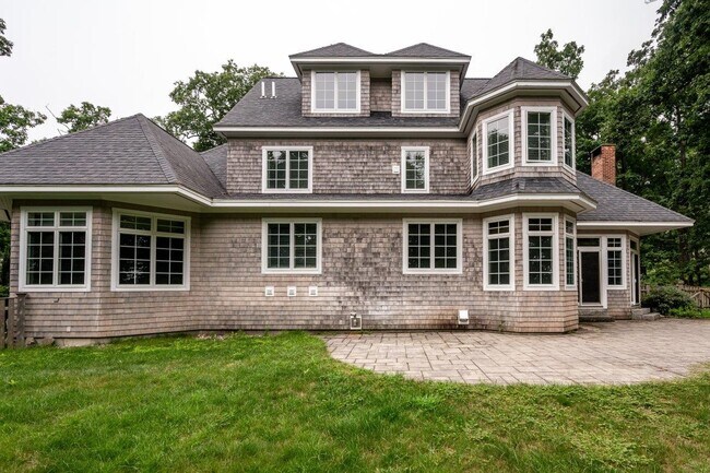 Building Photo - 61 Norwood Farms Rd