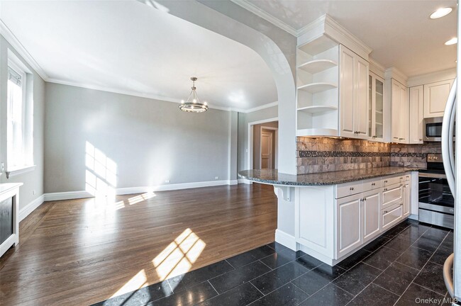 Building Photo - 26 East Pkwy