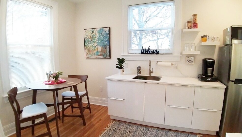 Bright, sunny kitchen - 3541 Fort Ave