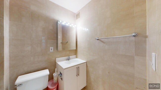 Building Photo - 247 W 87th St