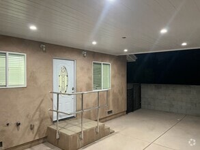 Building Photo - 2BR ADU w/dishwasher, in-unit laundry + ou...