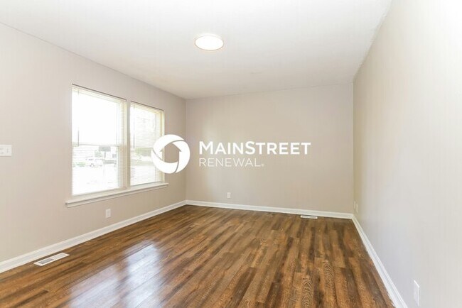 Building Photo - 3 Bedroom Pet-Friendly Home in Louisville, KY with Main Street Renewal