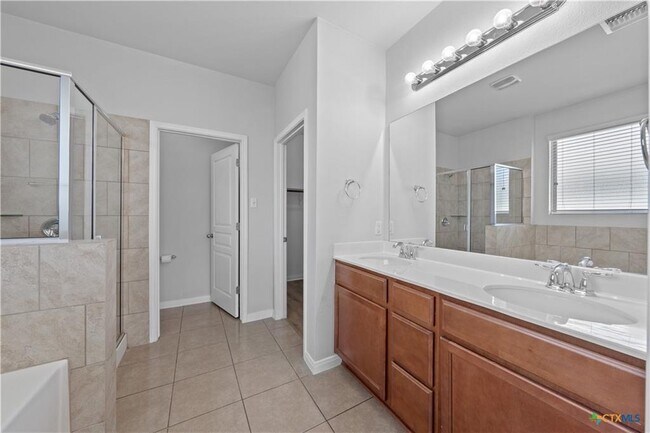 Building Photo - 715 Wyndham Hill Pkwy