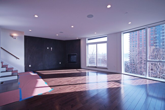 Building Photo - 5 Washington Pl