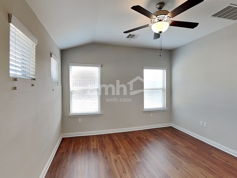 Building Photo - 8110 Cottage Rose Dr