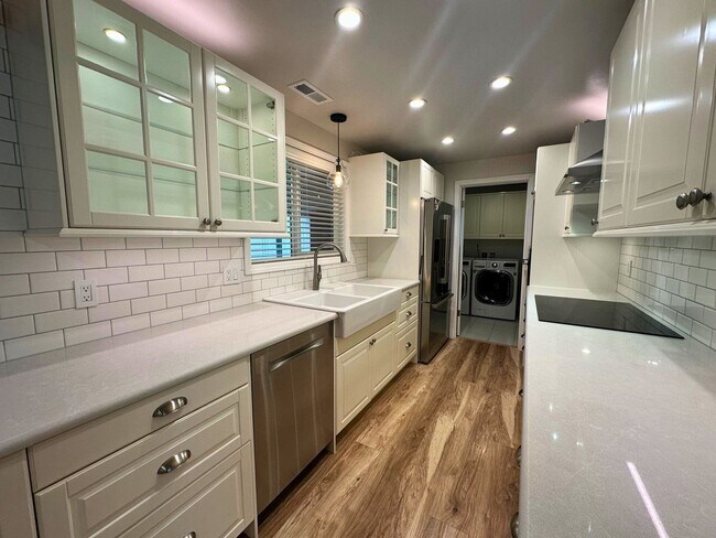 Building Photo - Beautiful Ranch-Style Home in Desirable Sn...