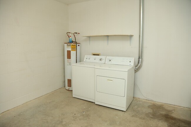 Building Photo - 3 Bedroom Townhouse in Minor Hill
