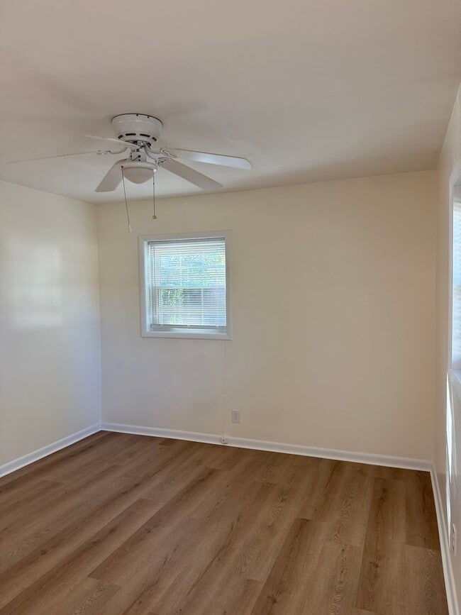 Building Photo - Available NOW-  103 Meadowlark-1/2 Off the first month rent with a 12-month lease