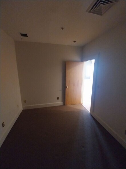 Building Photo - 135 Main St