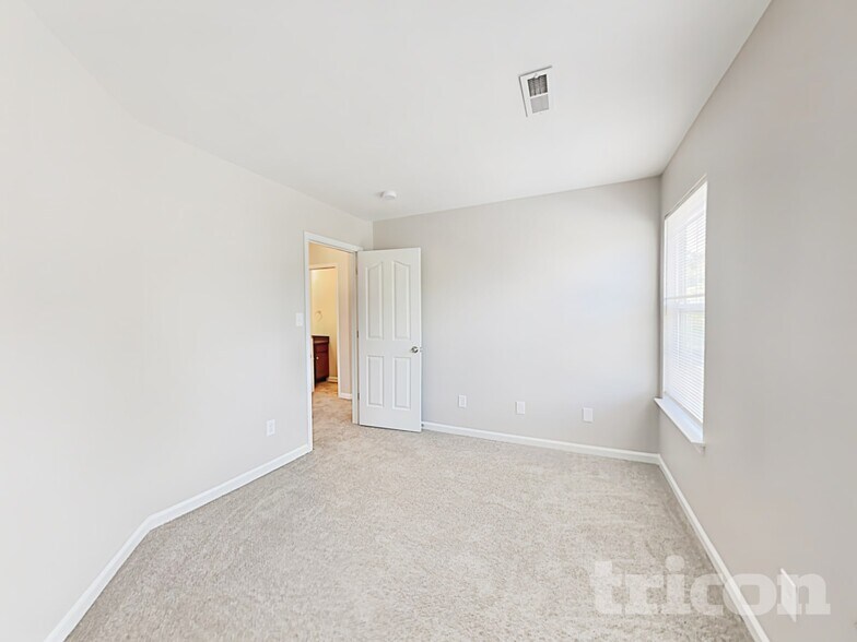 Building Photo - 11401 Northwoods Forest Dr