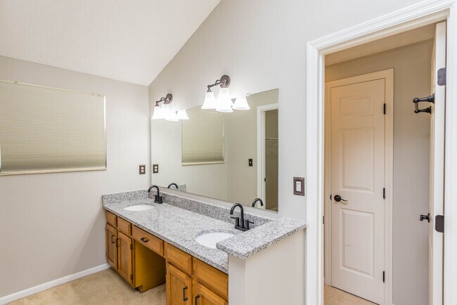 Building Photo - 5952 Sachem Ct