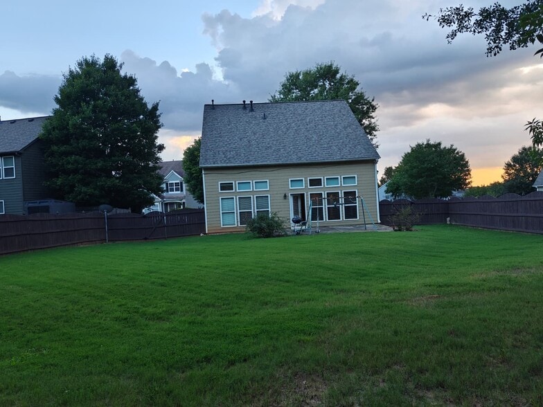 Building Photo - 4755 Stonehaven View
