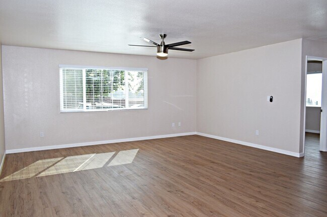 Building Photo - 2BR, 1BA Apartment Unit - Open Floor Plan, No Carpet , Double Pane Windows, and 1 Assigned Parkin...
