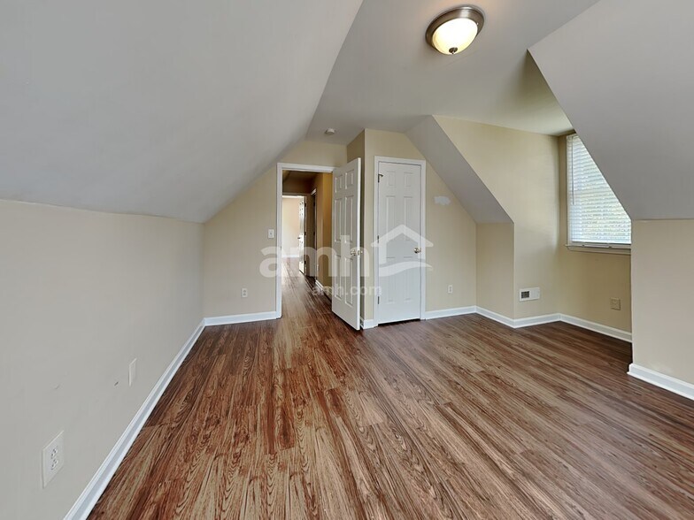Building Photo - 5433 Whitley Way
