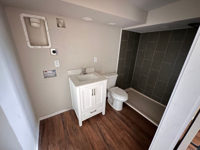 Building Photo - Newly Remodeled Duplex