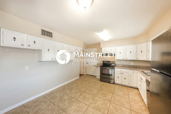 Building Photo - 2 Bedroom Pet-Friendly Home in Phoenix, AZ with Main Street Renewal