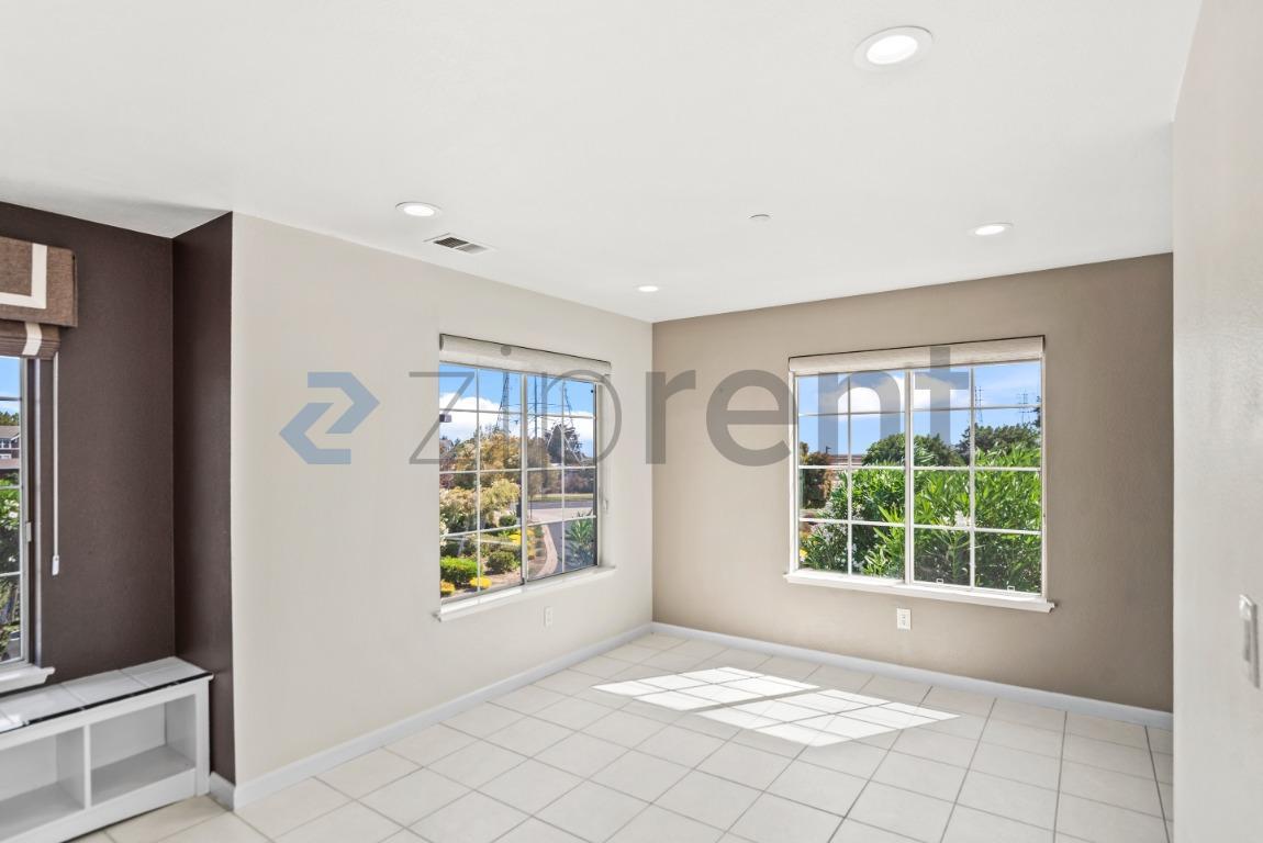 Building Photo - Unit