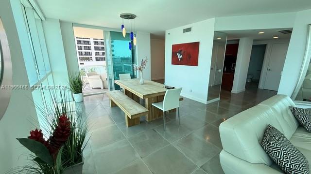 Building Photo - 101 S Fort Lauderdale Beach Blvd