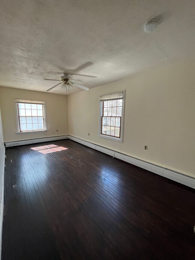 Building Photo - 940 Woodlawn St