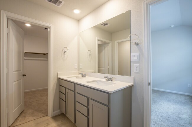 Building Photo - 876 Kickapoo Ln