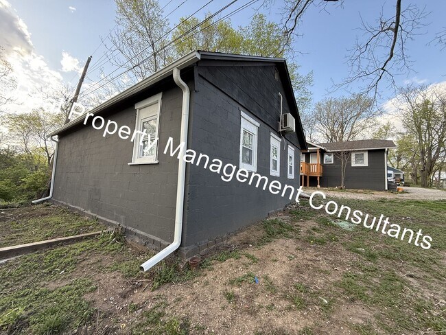 Building Photo - $500 off Frist Months Rent on Spacious 4 B...