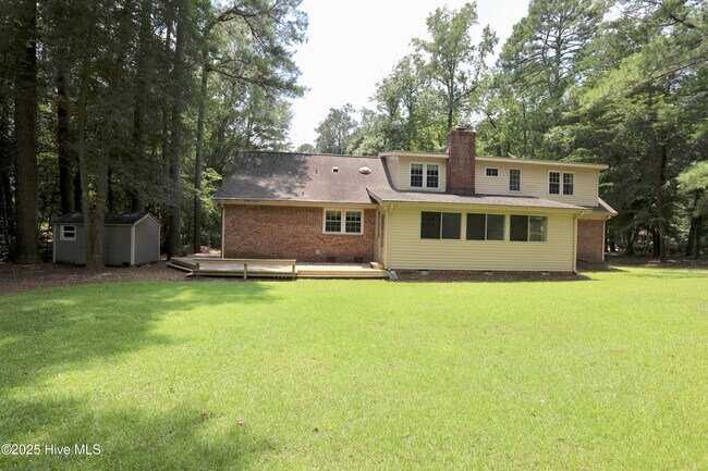 Building Photo - 202 Haldane Dr