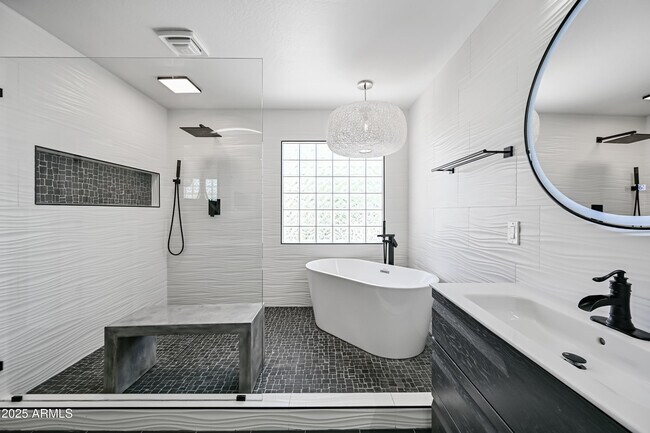 Building Photo - 2426 W Horsetail Trail