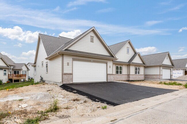 Building Photo - 1793 Cedar Ridge Dr