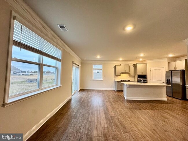 Building Photo - 33016 Blue Iris Rd