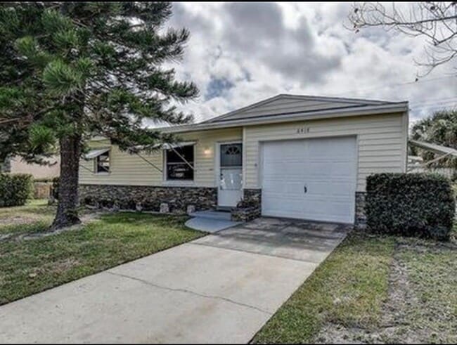 Building Photo - 6418 43rd Ave N