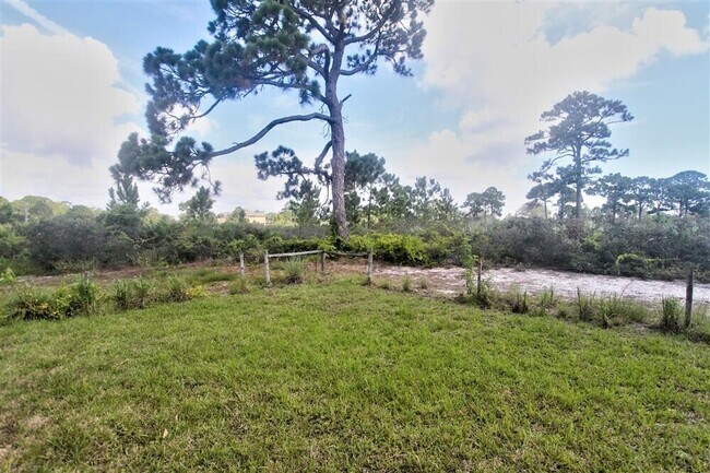 Building Photo - 1185 Dromin Ln