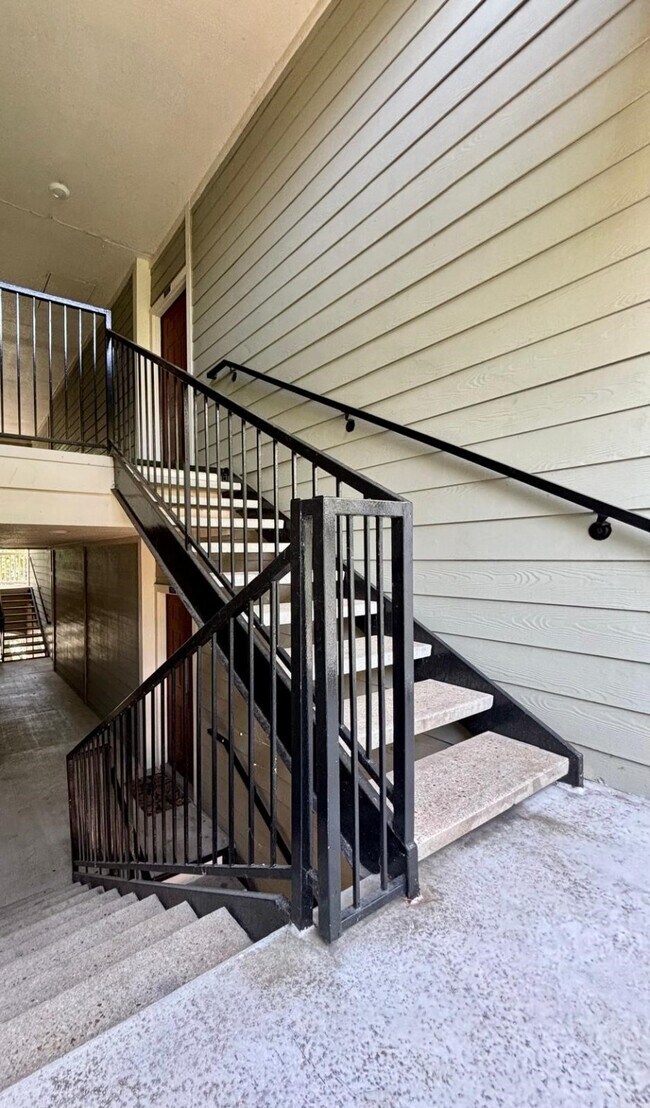 Building Photo - 10440 Deerwood Rd