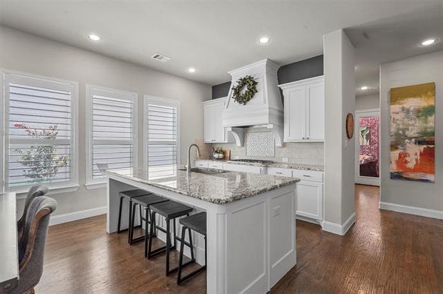 Building Photo - 2848 Amesbury