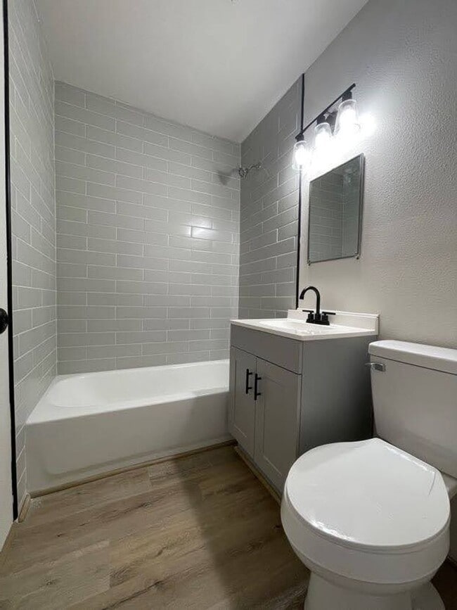 Building Photo - Lamesa Luxe Retreat – Modern Comfort Meets Small-Town Charm