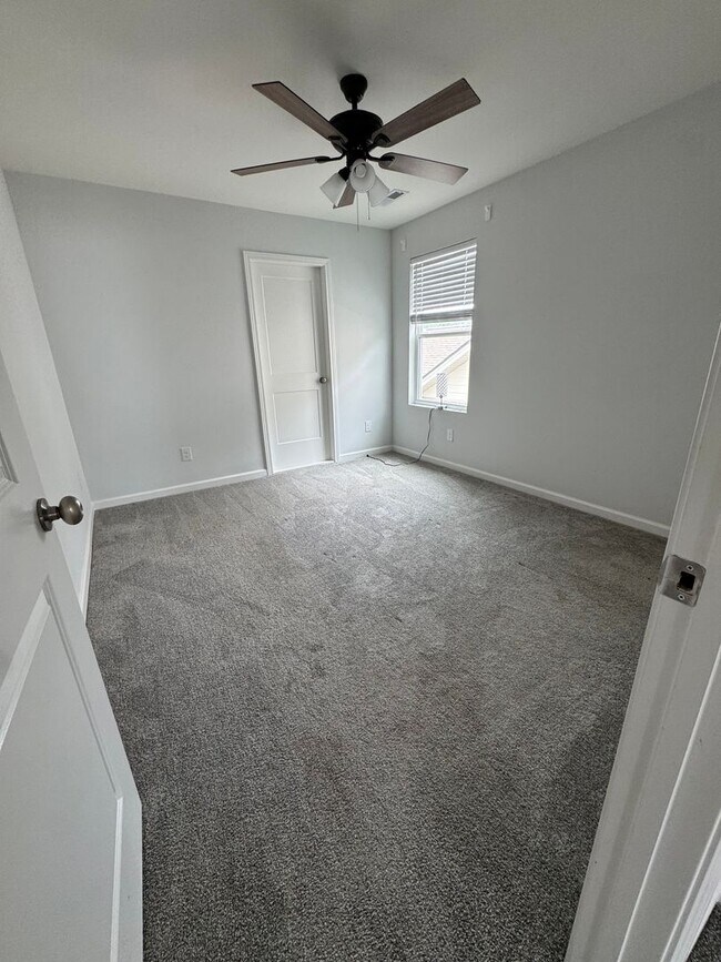 Building Photo - 131 Oasis Dr