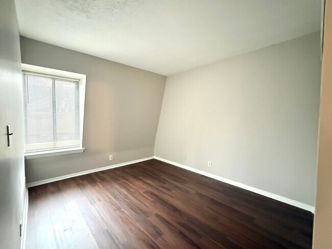 Building Photo - 6567 Poplar Woods Cir S