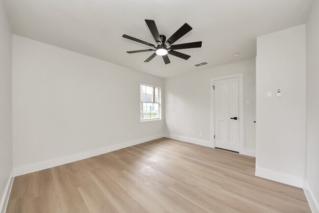 Building Photo - 26206 Maplewood Dr