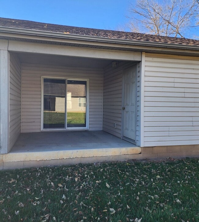 Building Photo - Spacious 2-Bed, 2-Bath Duplex with Attache...