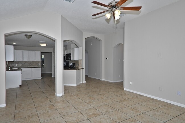 Building Photo - 15223 Stoneyview Dr