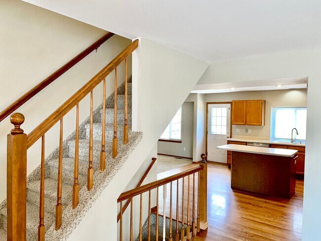 Building Photo - Fantastic 4 Bedroom Nestled in the heart of Old Farm!
