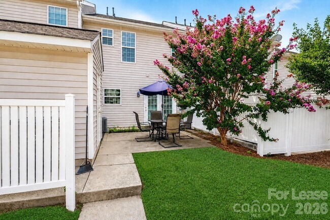Building Photo - 17633 Delmas Dr