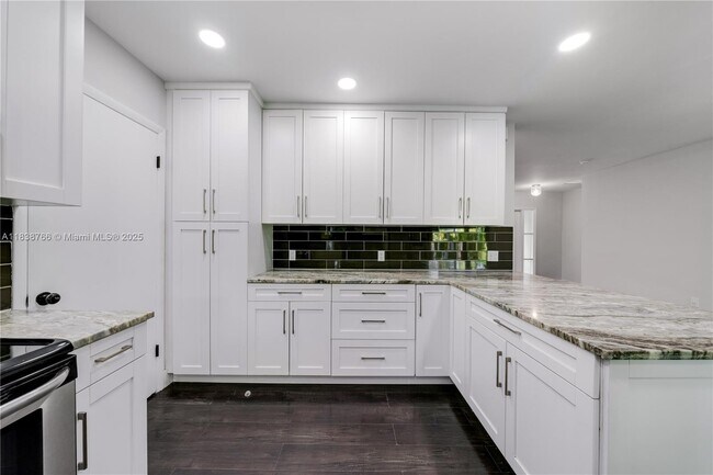 Building Photo - 6700 SW 49th Terrace