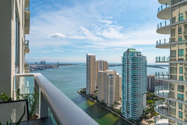 Building Photo - 300 S Biscayne Blvd