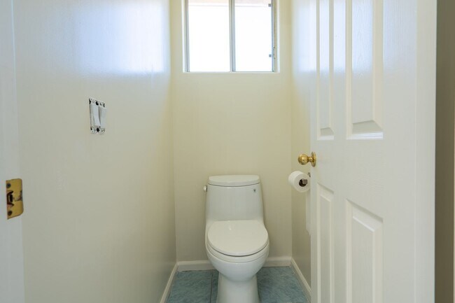 Building Photo - ***Exceptional 3BR/2.5BA Residence in Prime *** San Leandro Location